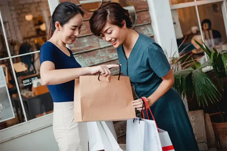 women shopping